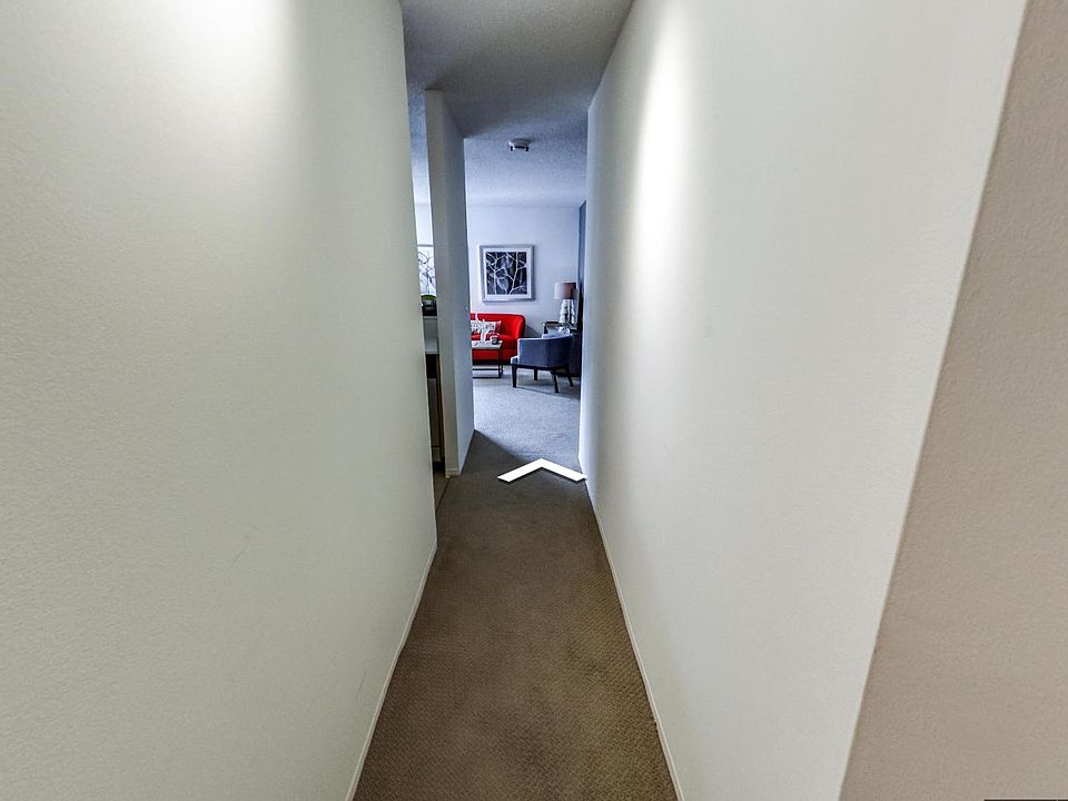 1st image of 712 N Dearborn St #1504