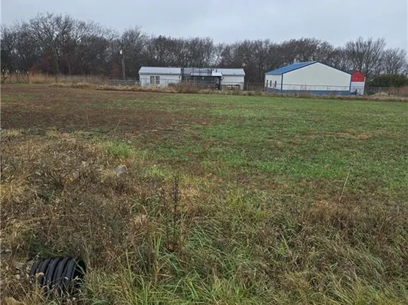45 Willow Ln, Linn Valley, KS 66040