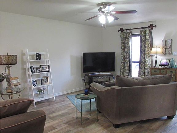 4th image of 1100 Wildwood Dr