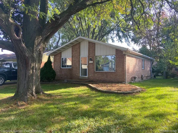 39476 Willmarth St, Harrison Township, MI 48045