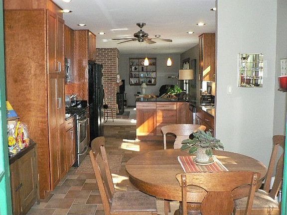 Kitchen/dining and family room
