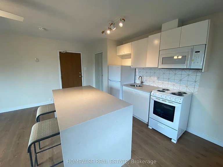 5 High Park Blvd #302 — Photo 5