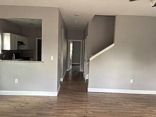 4th image of 114 E Oak St