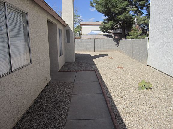 3rd image of 8820 W Greenbrian Dr