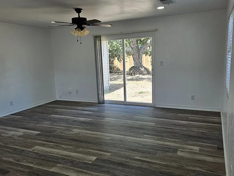 1026 W Lark Ave — Photo 7