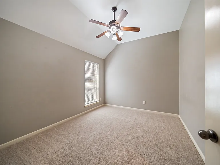 2818 Red Maple Dr — Photo 12