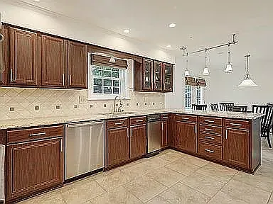 1395 Pebble Creek Ln — Photo 2
