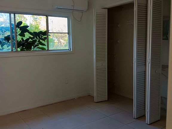 5th image of 915 James Ave