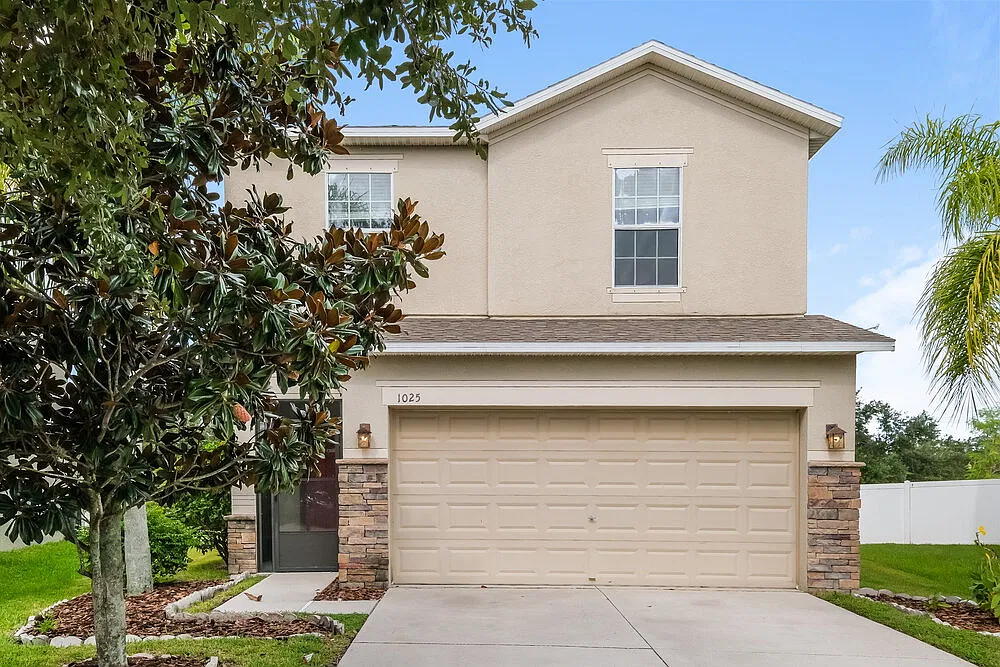 4 bed, 2.5 bath, 2117 sqft, $2,255 — Photo 1