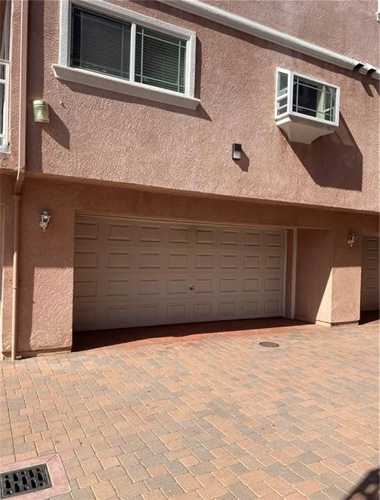 3 bed, 2.5 bath, 1650 sqft, $3,500 — Photo 2