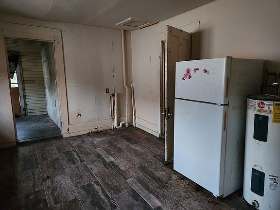 4th image of 246 E Carter St