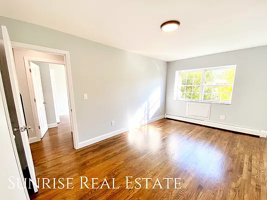 Rented by Sunrise Real Estate | media 18