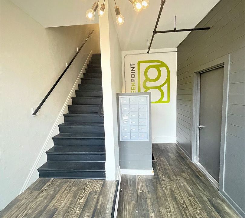 1st image of 423 Greenup St #206
