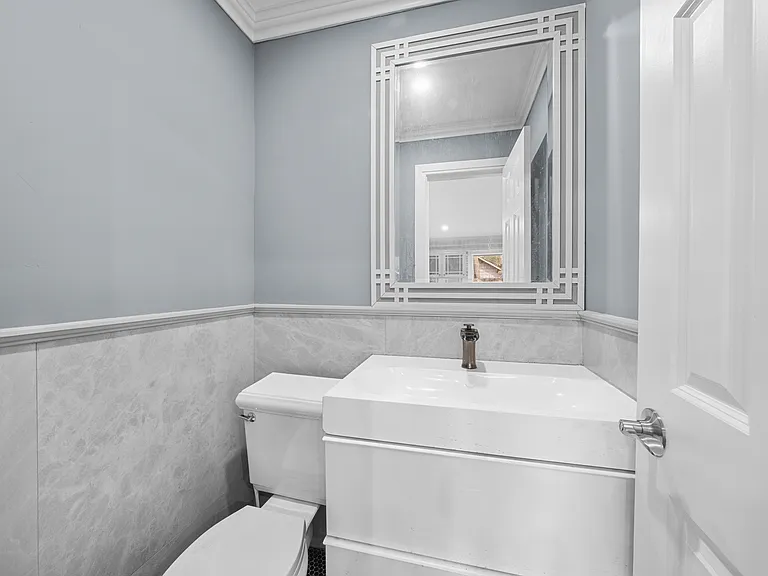 257 Southlawn Ave — Photo 16