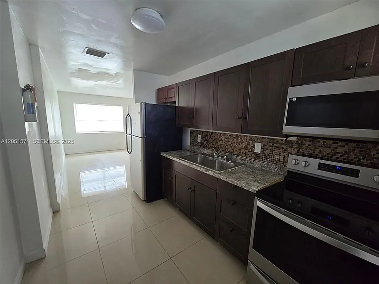 4151 SW 19th St #1-3 — Photo 7