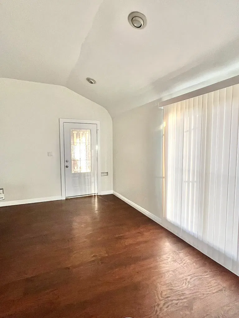 3 bed, 1500 sqft, $3,530 — Photo 2