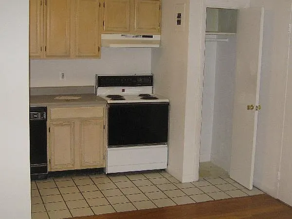 48 Evergreen St #32 — Photo 3