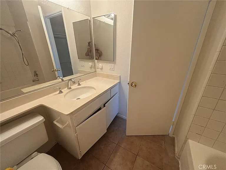 3851 Amberly Dr #E — Photo 9