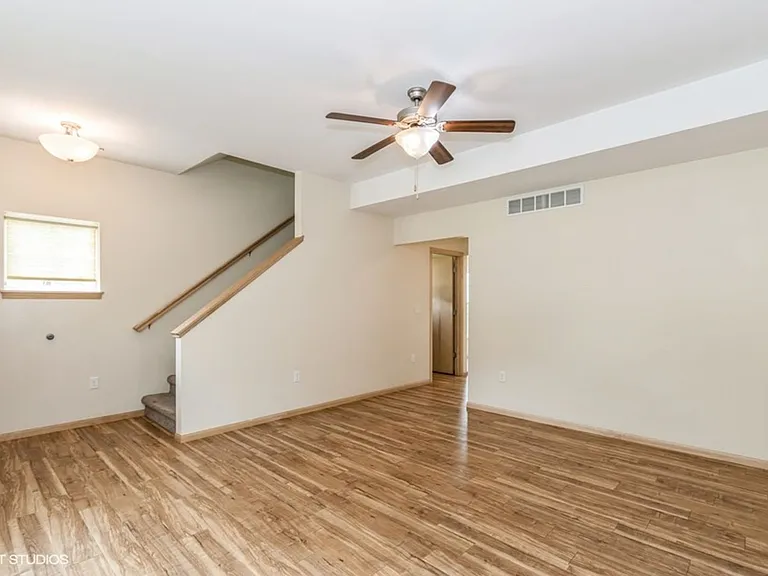 901 Scott Park Dr — Photo 3