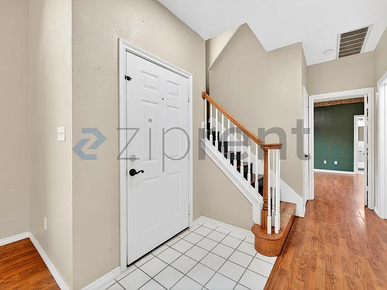 7011 Cottonwood Cir — Photo 4