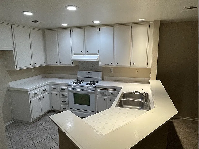 2050 Napoli Ct #104 — Photo 21