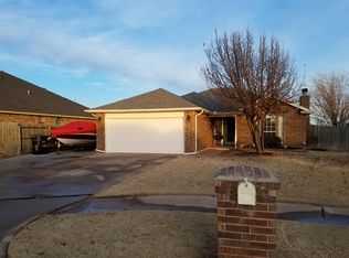 1928 Bluejay Ct, Moore, OK 73160
