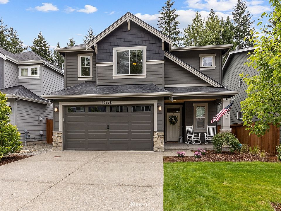 Welcome home to Emerald Point a Sunrise gated community.>