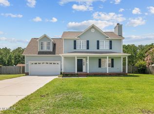 127 Hunt Dr, Hubert, NC 28539