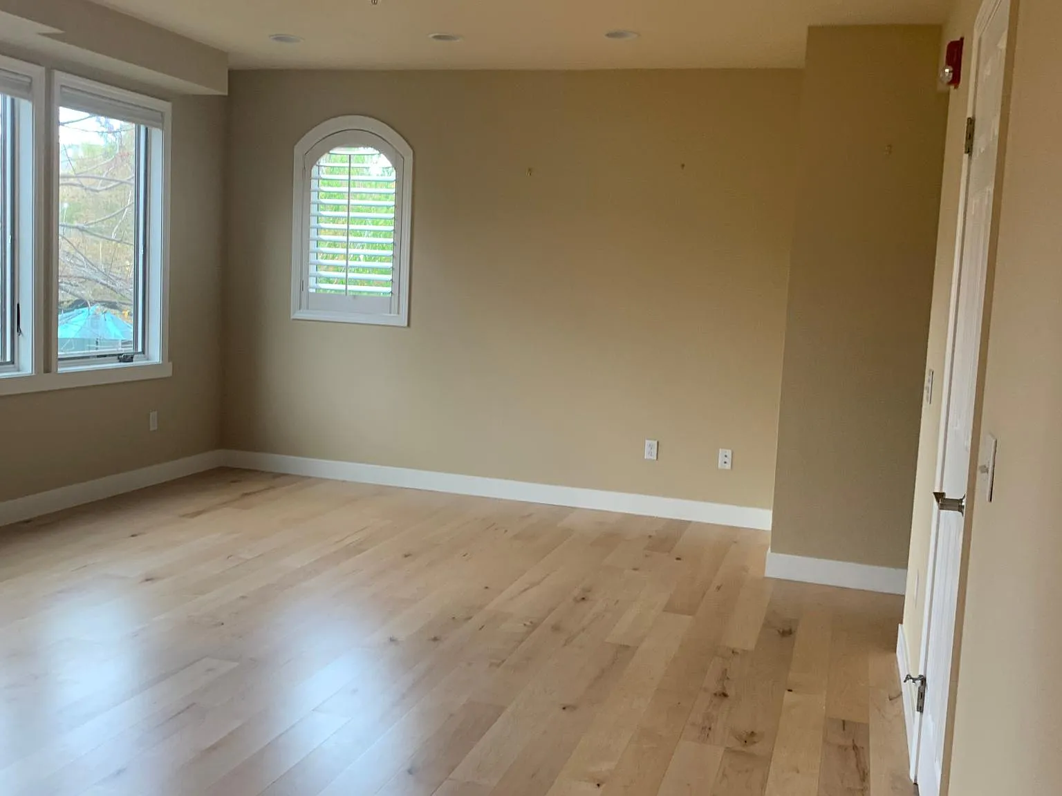 2 bed, 1.5 bath, 1031 sqft, $4,500 — Photo 2
