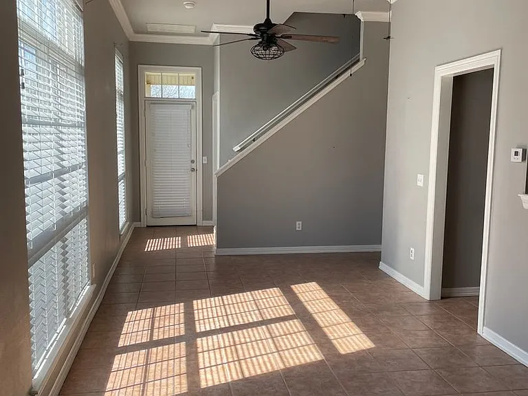 410 Ash St — Photo 5