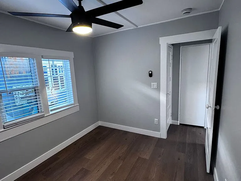 Modern Bungalow Located Blocks from Crescent Bay Beach-In Unit Laundry Included — Photo 20