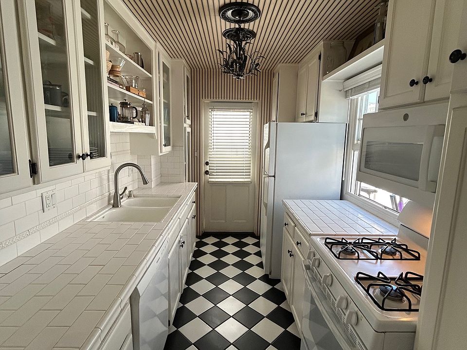 galley kitchen