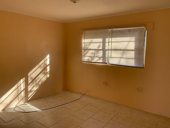 4th image of 523 Wager Ave #0