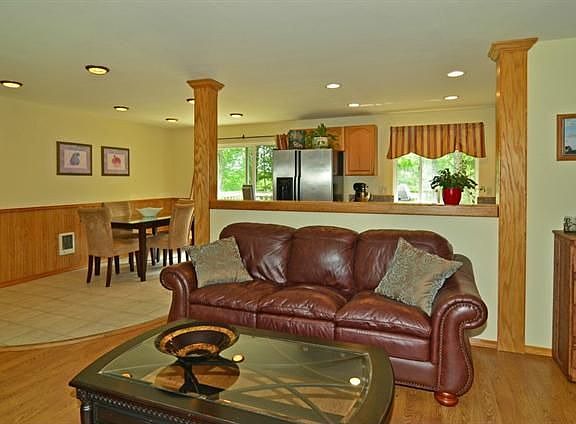 3rd image of 9704 Lookout Dr NW