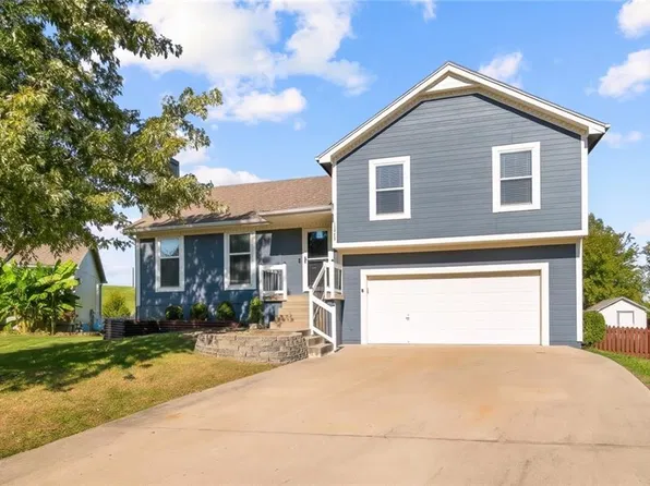 1122 E Frontier Dr, Olathe, KS 66062