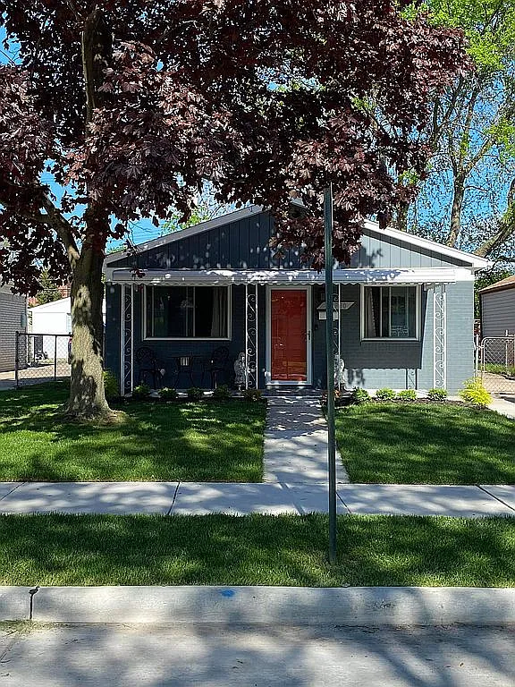 27320 Brush St photo 1