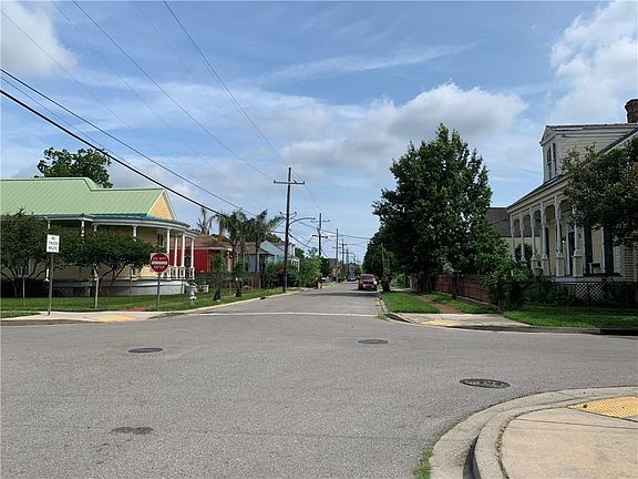 4th image of 454 Flood St
