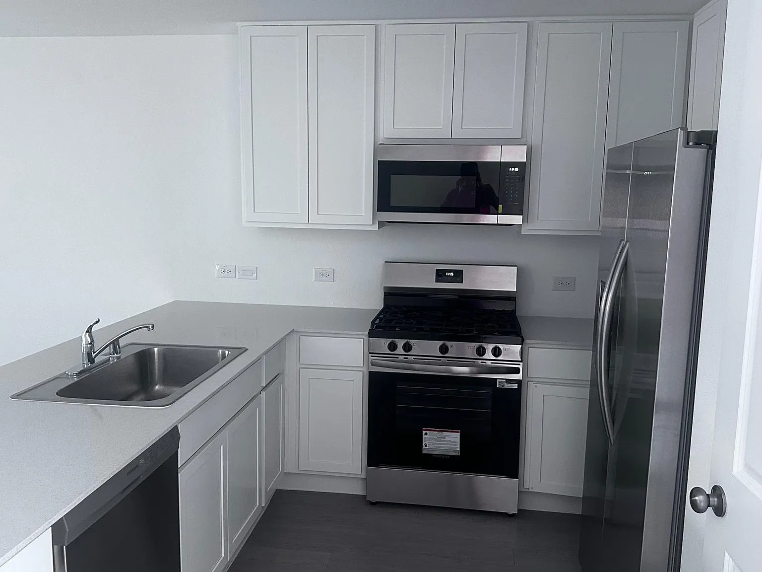 4 bed, 1658 sqft, $2,600 — Photo 2