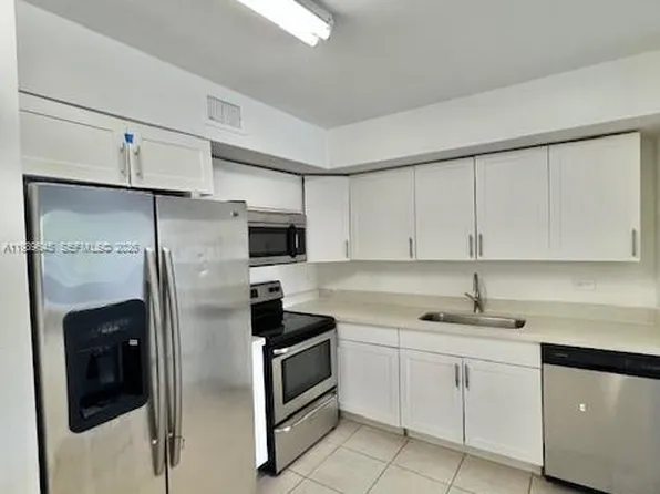 3690 N 56th Ave APT 902, Hollywood, FL 33021