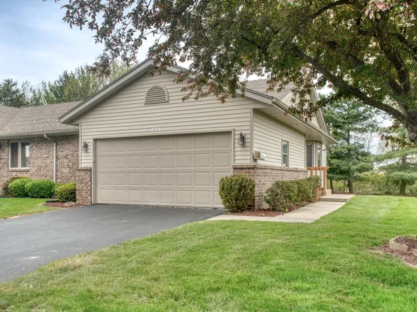 1037 Country Gdn NW, Grand Rapids, MI 49534