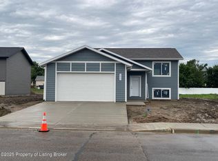 233 15th Ave E, Dickinson, ND 58601