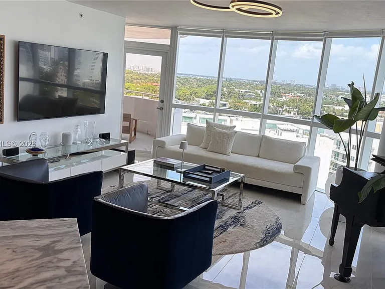 6301 Collins Ave #1207 — Photo 6