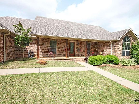 3rd image of 14382 Pinebrook Dr