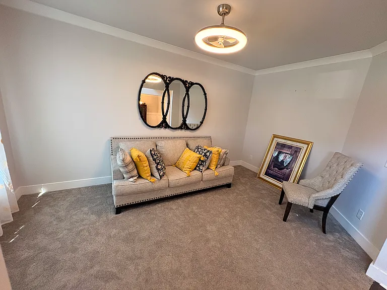 370 Crestbrook Ln — Photo 6