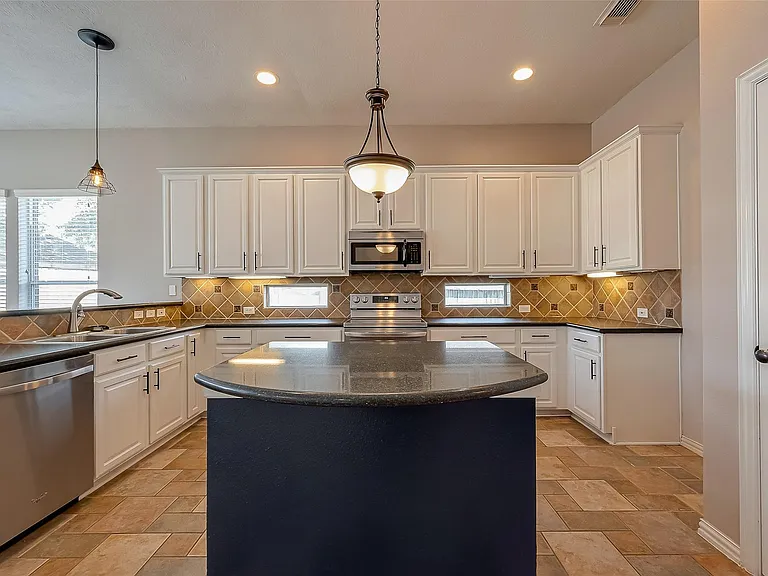 7214 Glenwick Ct — Photo 4