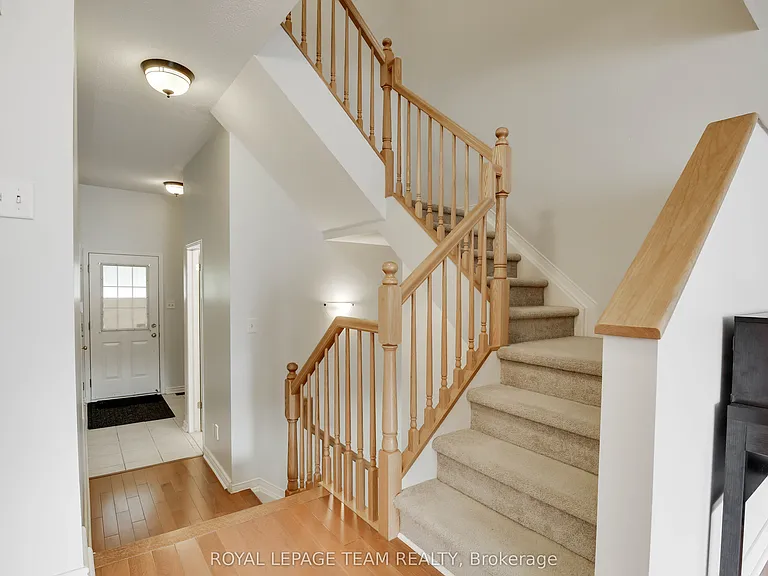 33 Scampton Dr — Photo 7