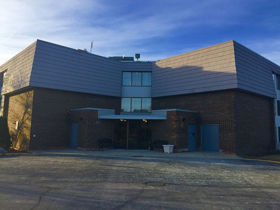 1st image of 924 S Lake Ct #4-101