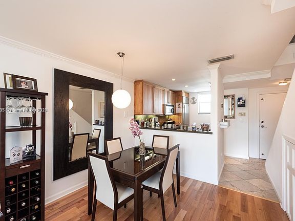2nd image of 1614 Euclid Ave APT 32