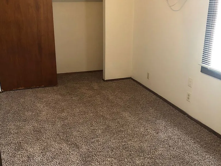 1553 E Ave NE — Photo 3