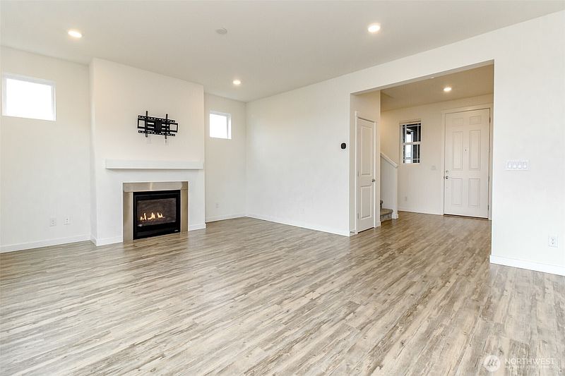 5th image of 19964 25th Avenue Ct E